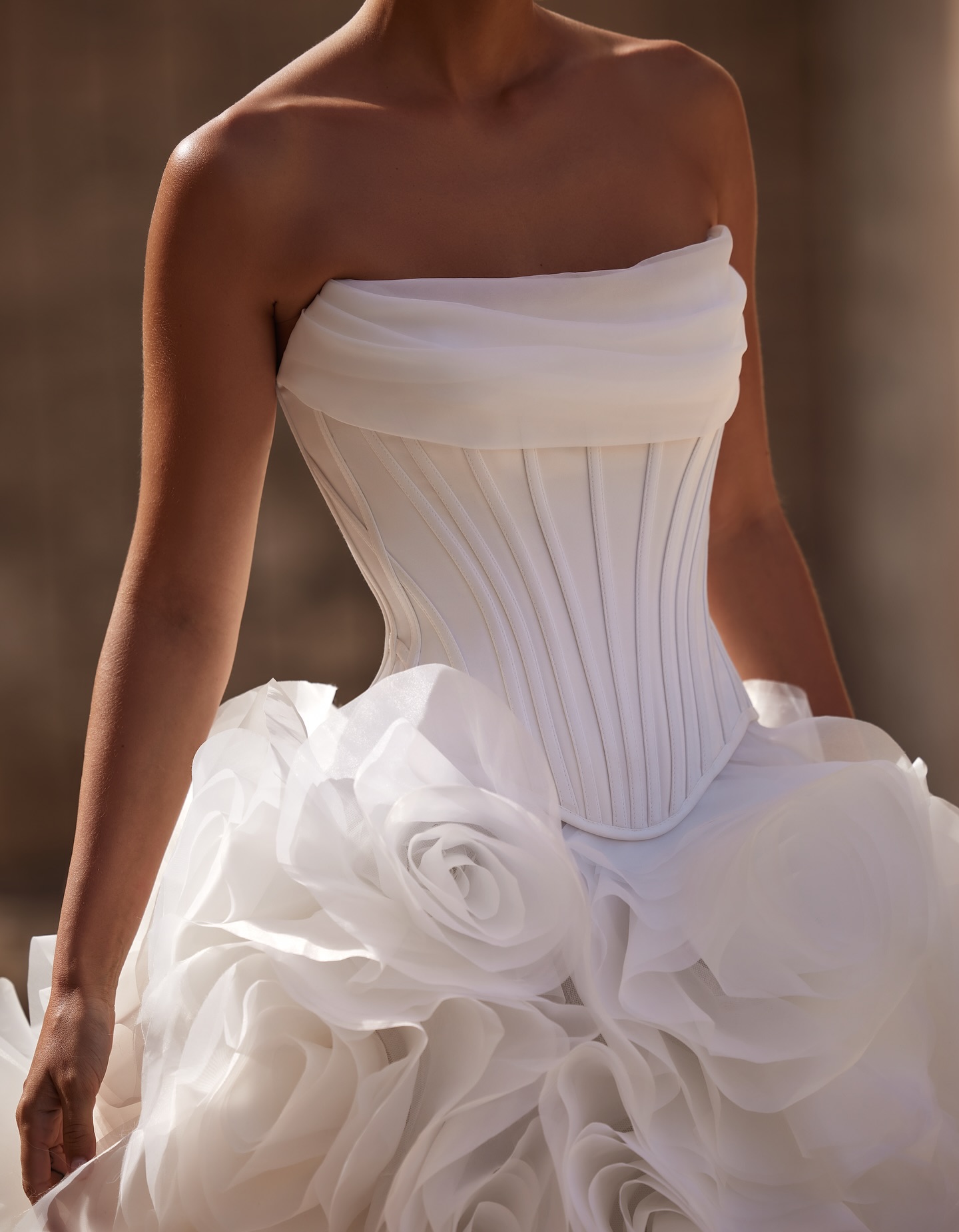 Gorgeous Strapless Wedding Dresses 3D Flowers Bridal Gowns A Line Plain Princess Sleeveless Sweep Train Customized Vestidos De Novia Plus Size