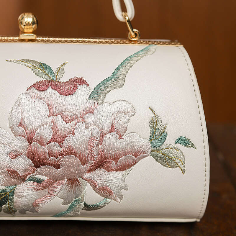 Xinshan Moon Chain Bag Ancient Cheongsam Banquet National Style Ultrafine Leather Embroidered Tassel Handbag