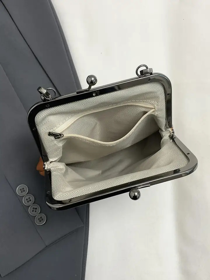 Valentines Day personalized fashion solid color daily versatile shoulder bag niche n simple retro crossbody 260208