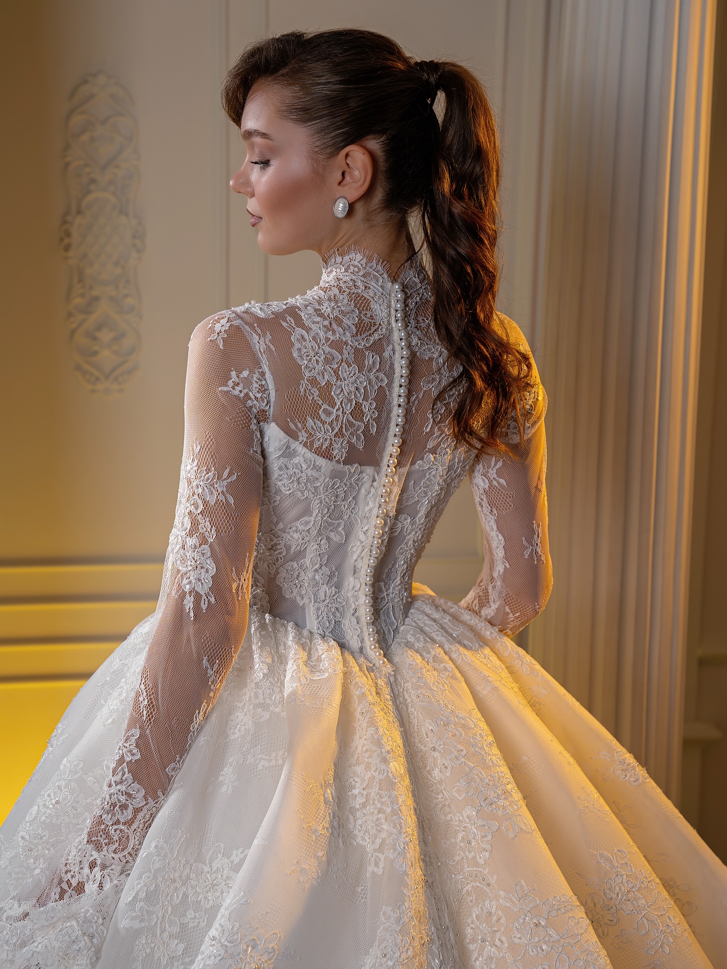 Vintage A Line Women Wedding Dress Jewel Neck Long Sleeves Bridal Gowns Lace Beaded Sweep Train Dress Custom Made
