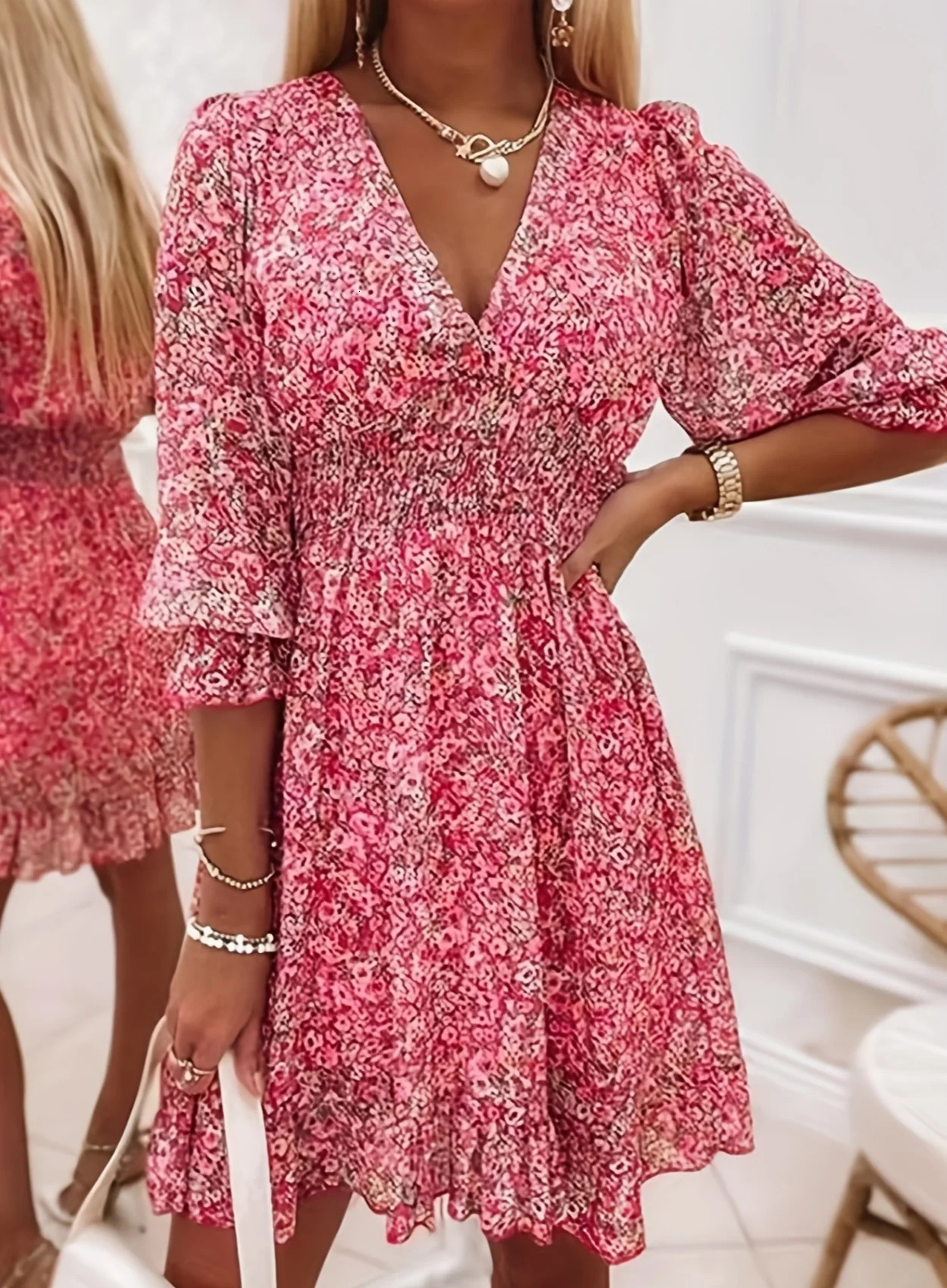 Womens small floral printed V-neck dress elastic waist bohemian fashion casual dress suitable for daily wear in sprin 260118