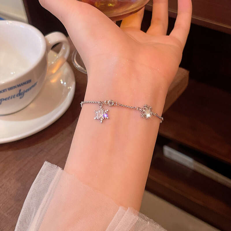 High-end Micro Inlaid Full Diamond Zircon Snowflake Bracelet for Women Light Luxury Niche Design Pull-out Bracelet Jewelry