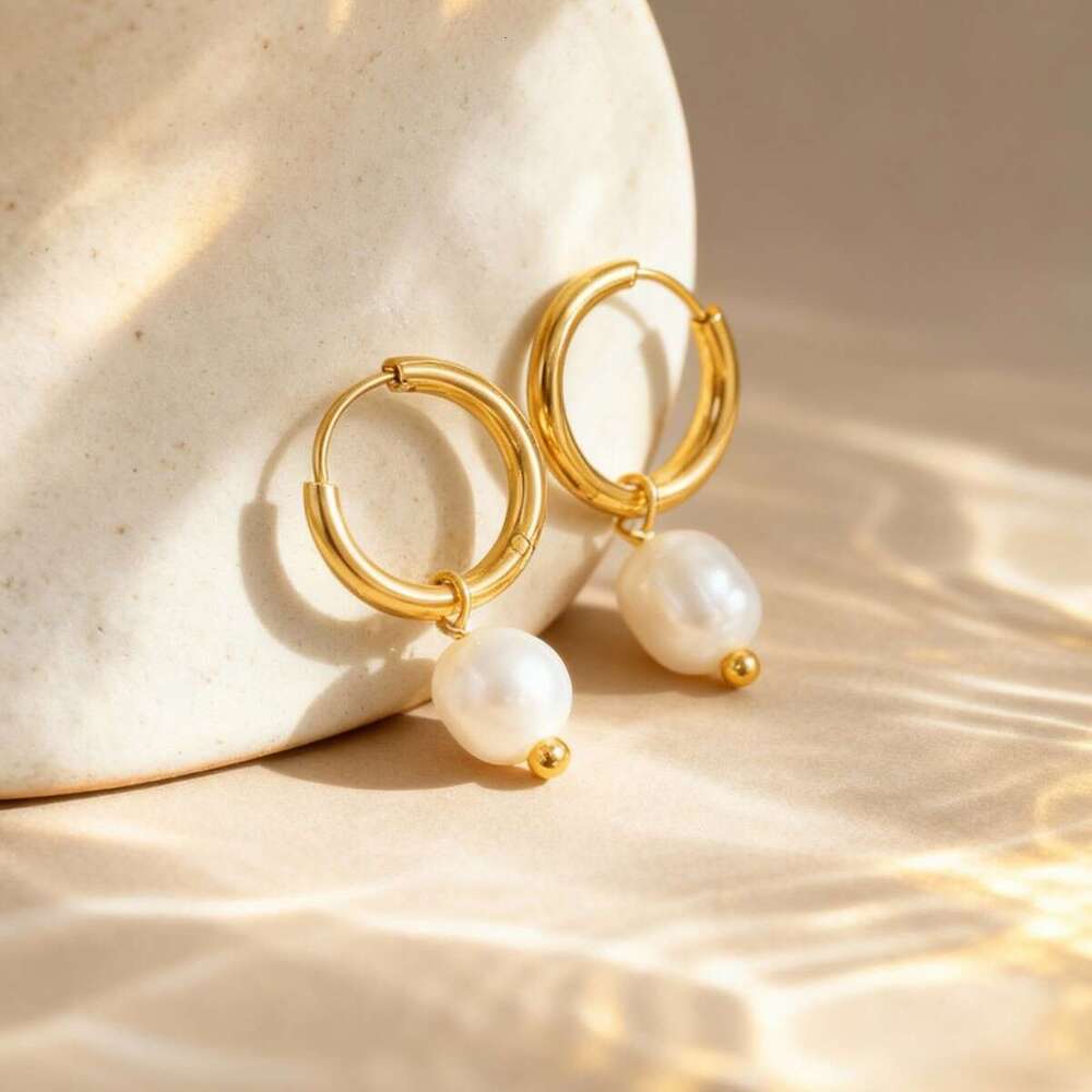 Stainless steel electroplated real gold hoop with freshwater pearls, geometric ear clasps, light luxury, simple and elegant earrings for women
