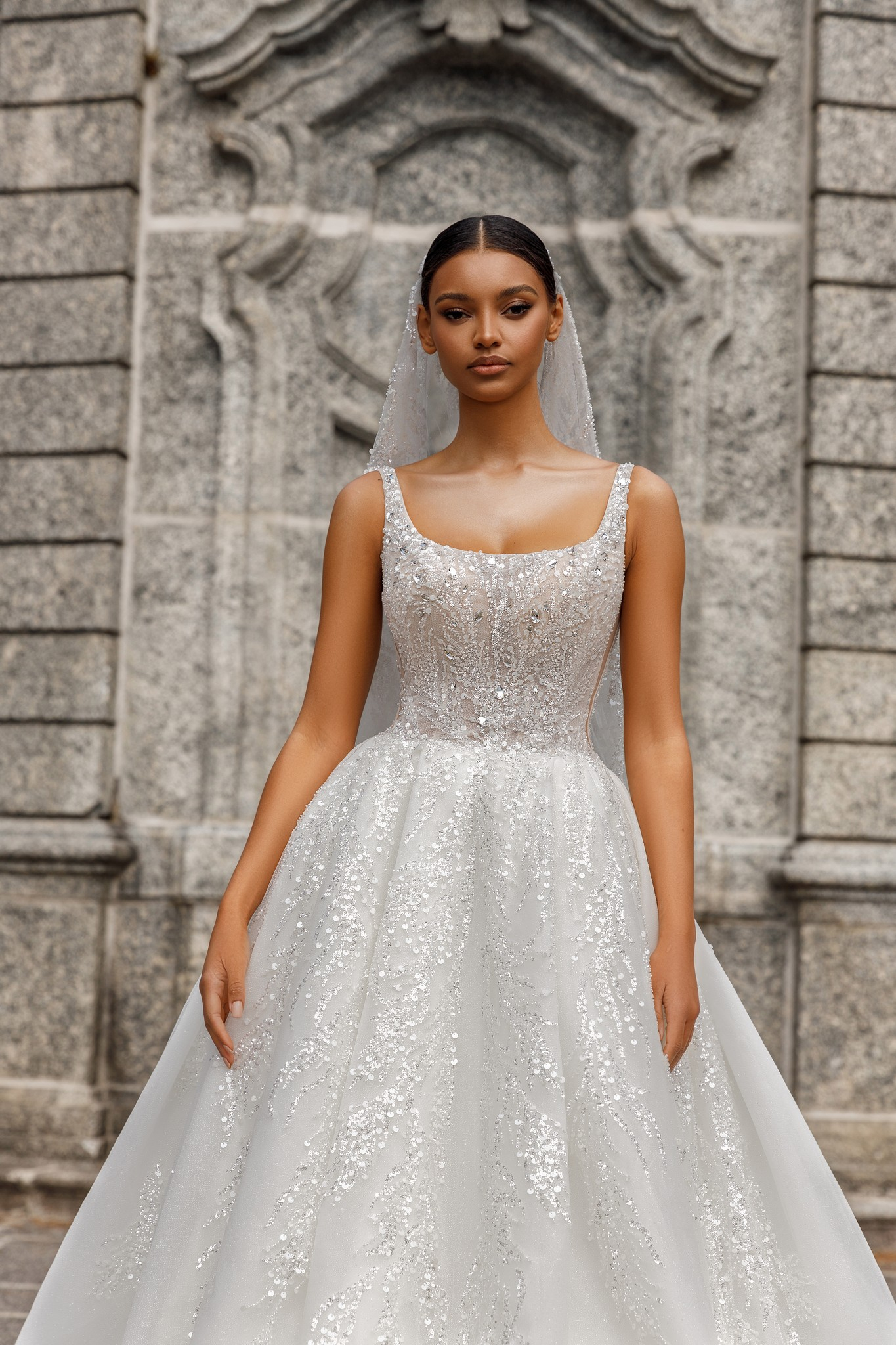 Stylish Sequins Crystal Wedding Dresses Spaghetti Straps Bridal Gowns A Line Sleeveless Princess Backless Customized Vestidos De Novia Plus Size