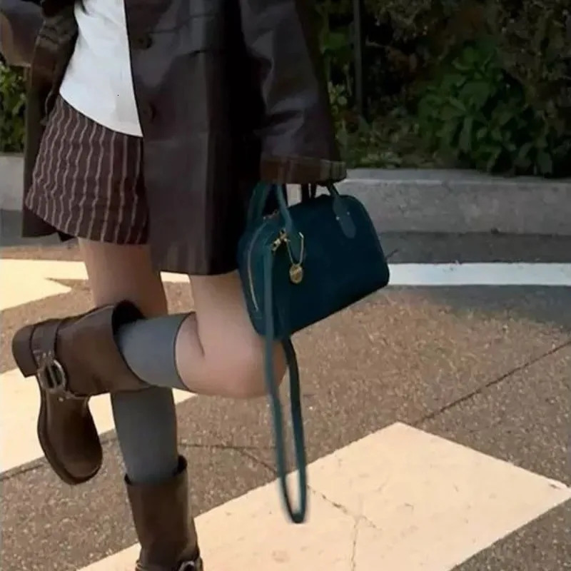 Velvet Bowling Bag for Women 2026 Model Light Niche Highend Commuting Handheld Crossbody Boston 260208