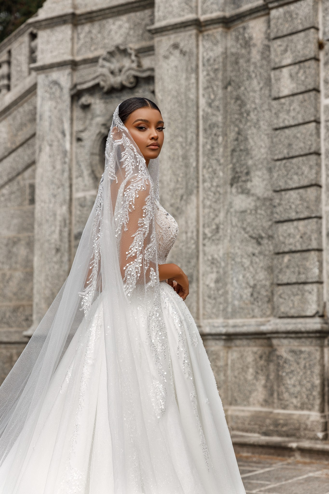 Stylish Sequins Crystal Wedding Dresses Spaghetti Straps Bridal Gowns A Line Sleeveless Princess Backless Customized Vestidos De Novia Plus Size