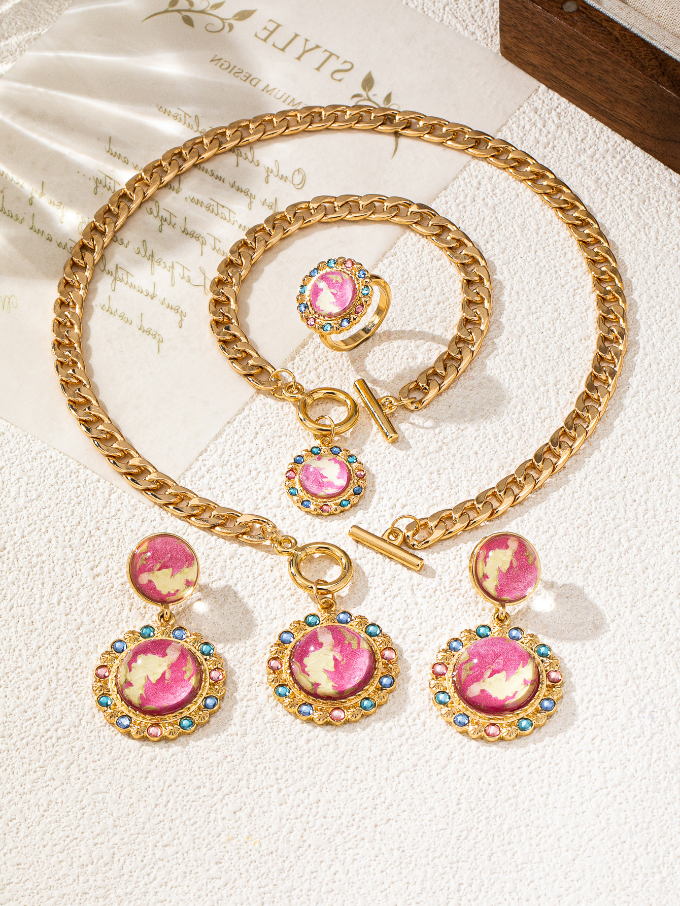 Exquisite French Fashion Style High-End Original Inlaid Colorful Acrylic Jewelry Set Suitable For Party Outfit Matching