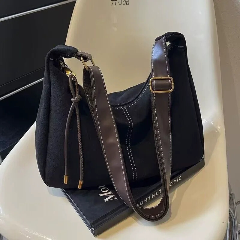 Womens Handbags Trendy Retro Large Capacity PU Leather Shoulder Crossbody Bag Autumn and Winter Versatile Commuting Handbag 260208