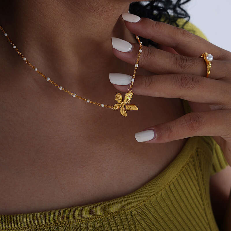 18k Gold Plated Titanium Steel PVD Vacuum Gold Plated Flower Shape Pendant Personality Oil Dripping French Style Elegant Collarbone Necklace for Women