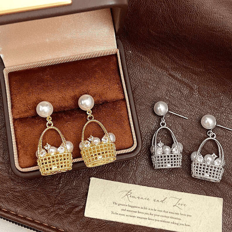 Magic Pearl Small Flower Basket Necklace 2026 New Fashion Light Luxury Micro-Inlaid Sparkling Diamond Collarbone Chain for Women