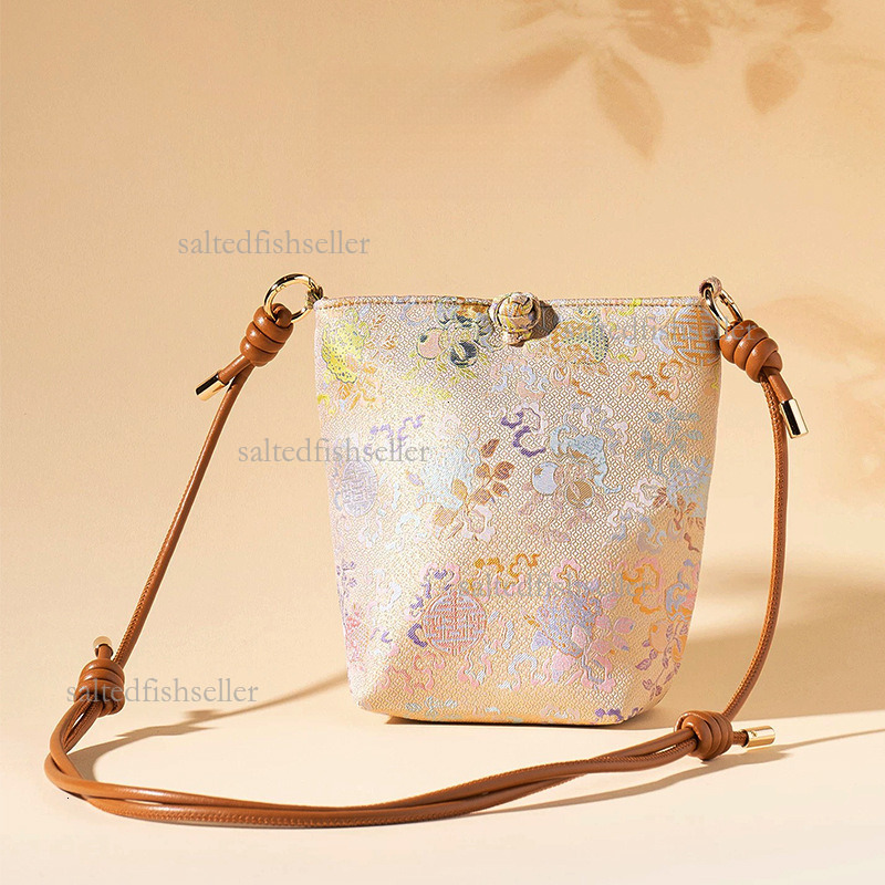 2026 Luxury New Silk Women's Handbag New Chinese Fashion Jacquard High End Bucket Bag Versatile Temperament Single Shoulder Crossbody Bag Metal L