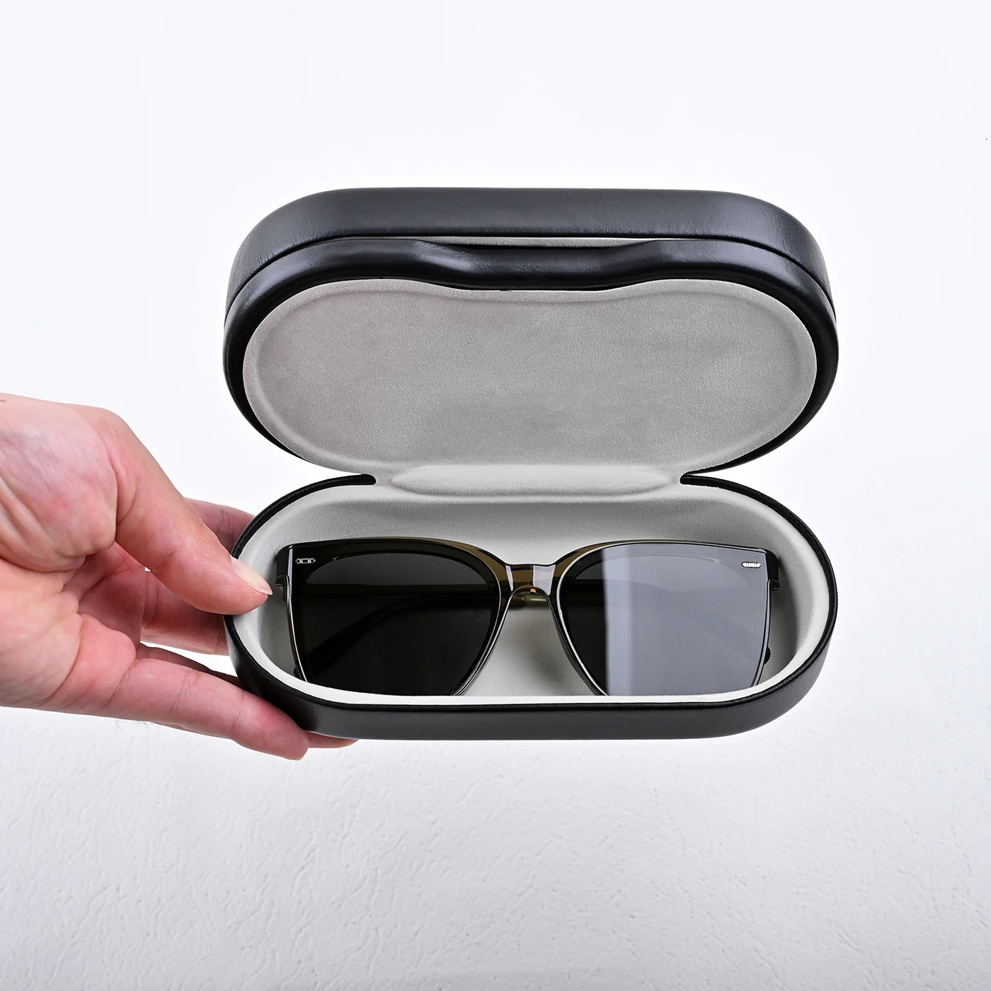 Large glasses case pressure-resistant leather multifunctional myopia glasses case 260208