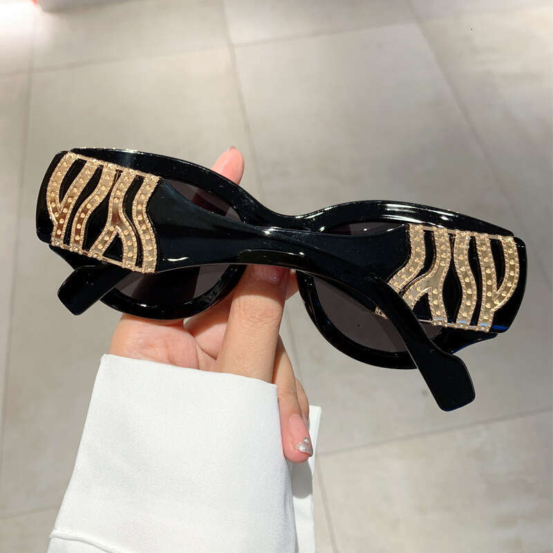 Retro leopard print sunglasses Heavy Metal Style Suitable for beach trips and shopping