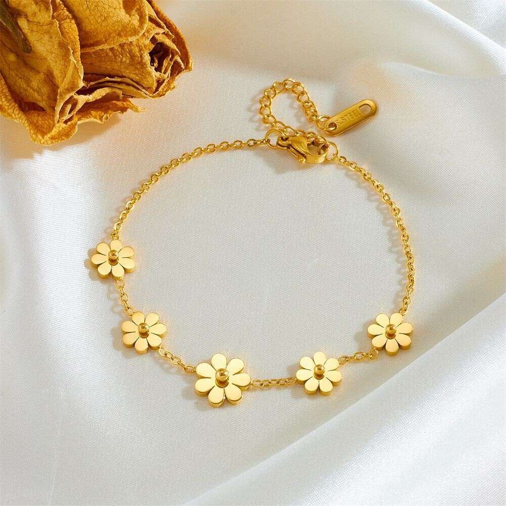 New Fashion Titanium Steel Color-Retaining Set Niche Light Luxury Simple Chrysanthemum Earrings Bracelet Necklace