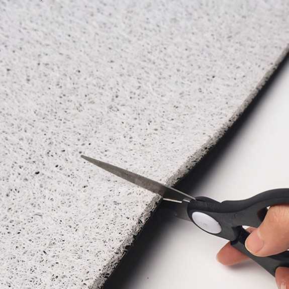 Cartoon Crayon Shin-chan silk loop doormat for entrance wear-resistant and non-slip household dust-removing and dirt-scraping entryway mat S260207