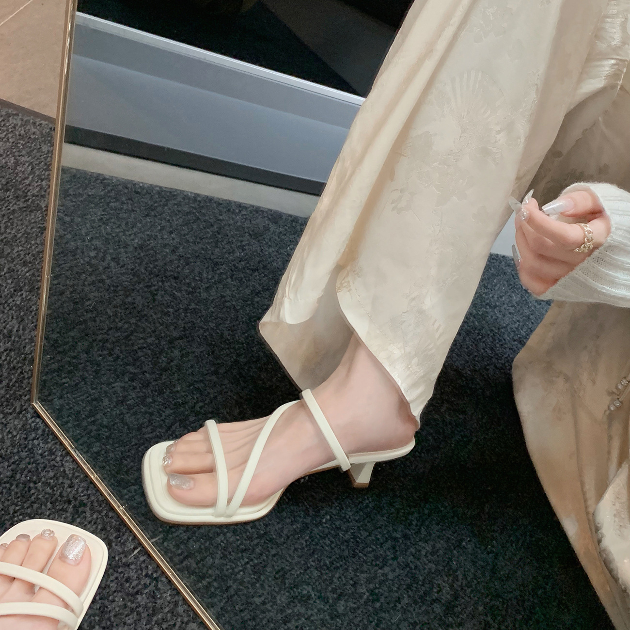 Summer Square Head Thick with One-line Sandals with Thin Belt Combination Thick High Heels Sandals 250411