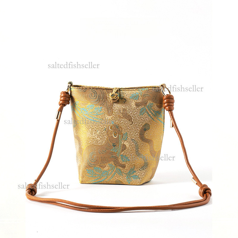2026 Luxury New Silk Women's Handbag New Chinese Fashion Jacquard High End Bucket Bag Versatile Temperament Single Shoulder Crossbody Bag Metal L