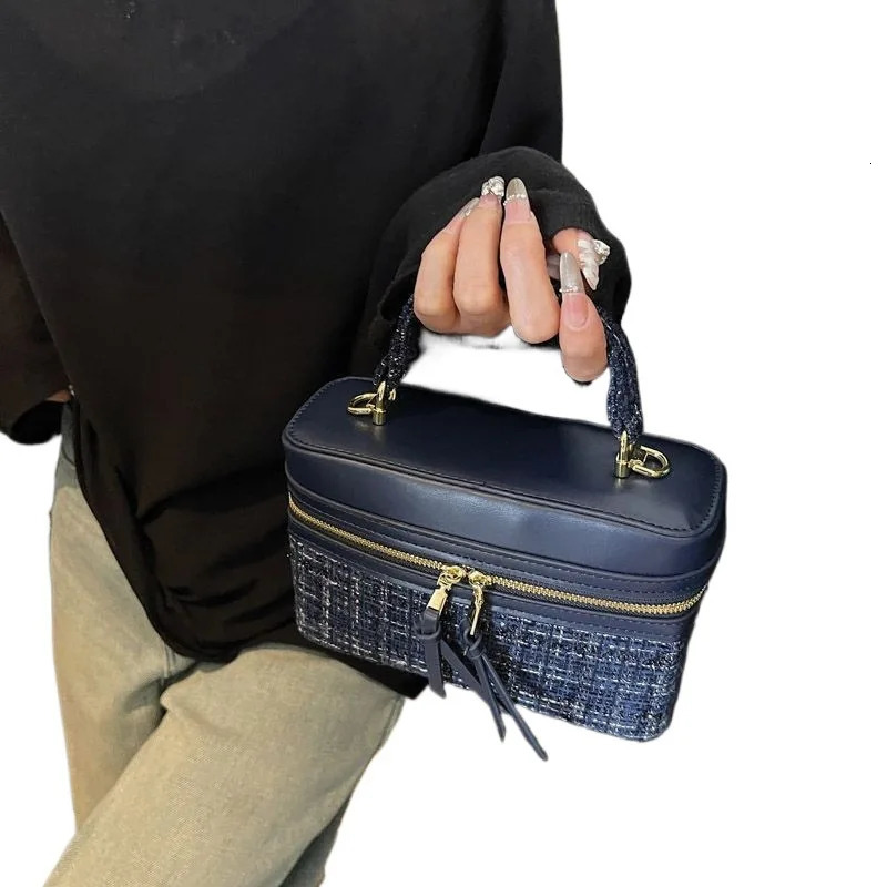 Spring Summer Fashionable Handbag Lightweight Portable Square Box Crossbody Bag for Stylish Daily Use 260208