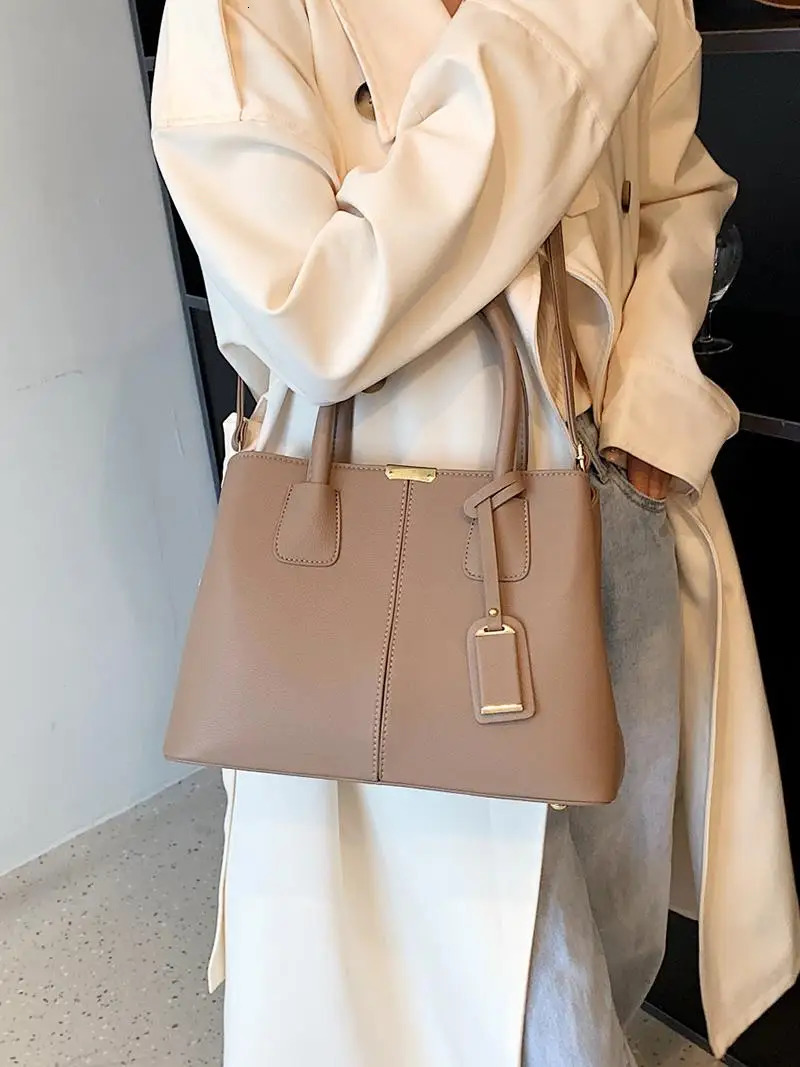 Large Capaci Faionable Womens Crossbody Bag Handbag Commuter Bag Single oulder Bag Soft Leather Zipper Closure Daily Use 260130