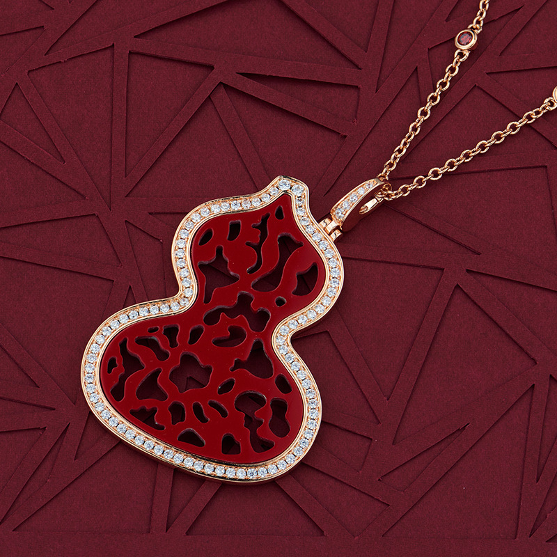Necklace New Vintage Large Red Gourd Necklace, Gold-Plated, Elegant Fashionable Patterned Pendant, Medium-Long Women's Necklace