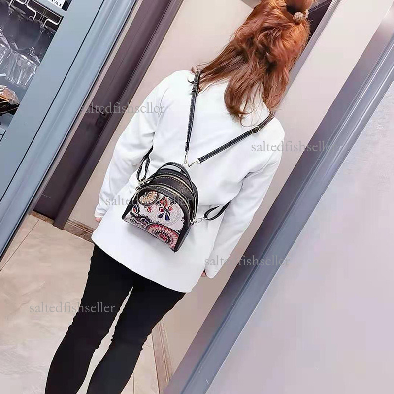 2026 Luxury Women's Genuine Leather Backpack Fashion Ethnic Style Retro Printed Double Zipper Travel Bag Casual Versatile Student Schoolbag Trend