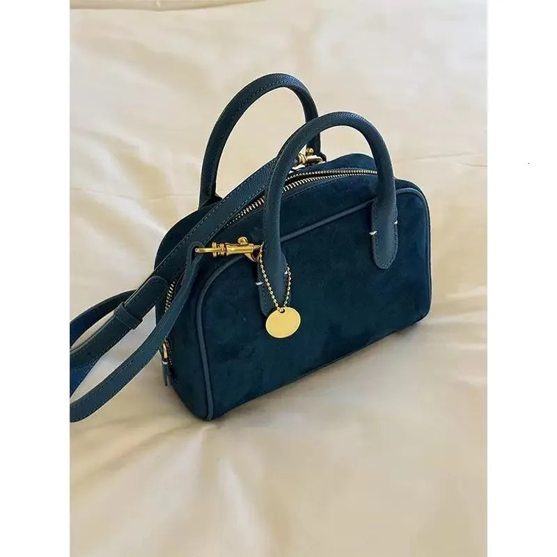 Velvet Bowling Bag for Women 2026 Model Light Niche Highend Commuting Handheld Crossbody Boston 260208
