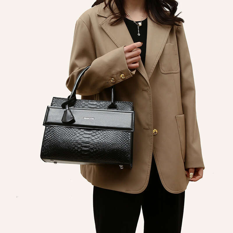 High-Quality Evening Handbag Commuting Embroidery Versatile Shoulder Crossbody Ins Trend Underarm Tote Bag