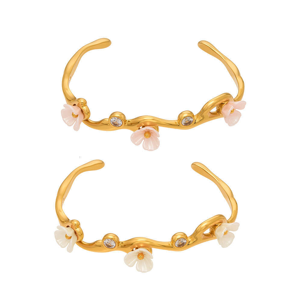 French Vintage Style Light Luxury Resin Flower C-shaped Opening, Stainless Steel Plated With Real Gold, Elegant Bracelet For Women