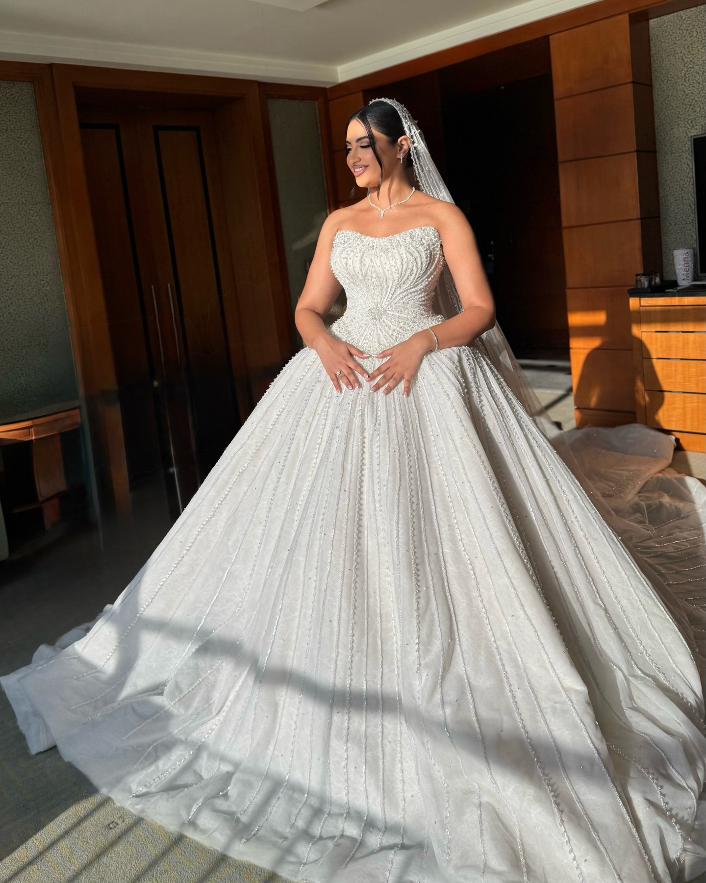 Vintage Ball Gown Wedding Dress Strapless Sleeveless Bridal Gowns Pearls Beaded Sequins Sweep Train Dresses Custom Made vestidos de novia