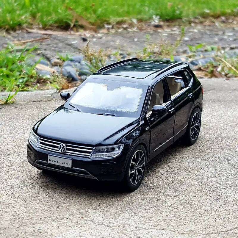 1:32 Tiguan SUV Alloy Cast Car Model Sound and Light Children's Toy Collectibles Birthday gift 26H0209
