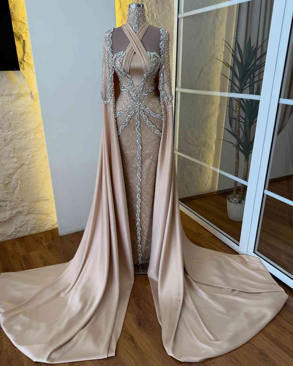 Sparkly High Neck Crystal Prom Dresses Sexy Beading Floor Length Evening Dress Customized Floor Length Party Gown