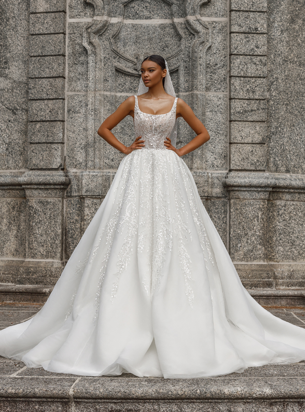 Stylish Sequins Crystal Wedding Dresses Spaghetti Straps Bridal Gowns A Line Sleeveless Princess Backless Customized Vestidos De Novia Plus Size