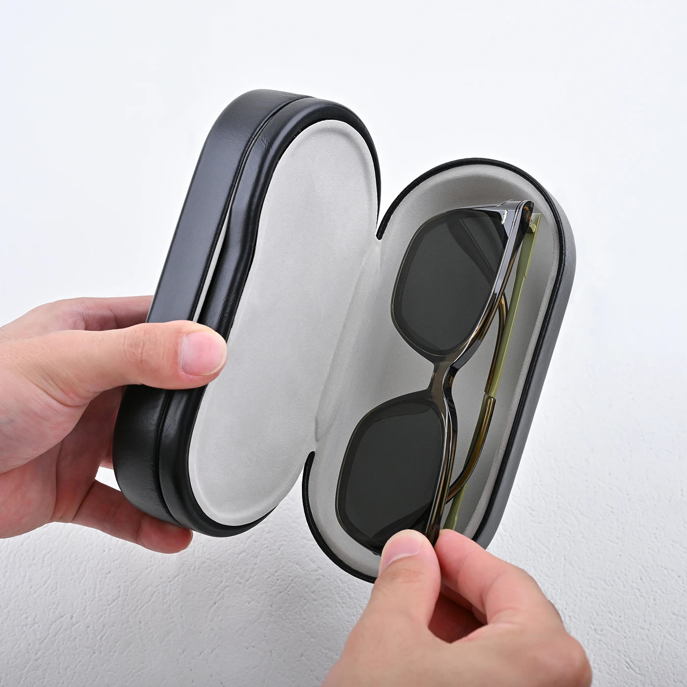 Large glasses case pressure-resistant leather multifunctional myopia glasses case 260208