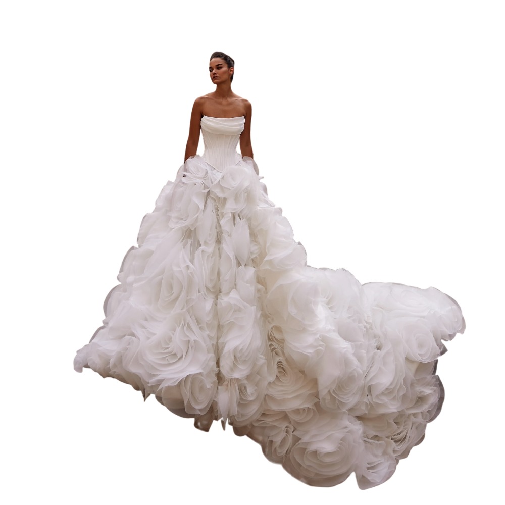 Gorgeous Strapless Wedding Dresses 3D Flowers Bridal Gowns A Line Plain Princess Sleeveless Sweep Train Customized Vestidos De Novia Plus Size