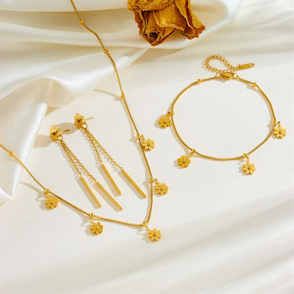 New Fashion Titanium Steel Color-Retaining Set Niche Light Luxury Simple Chrysanthemum Earrings Bracelet Necklace