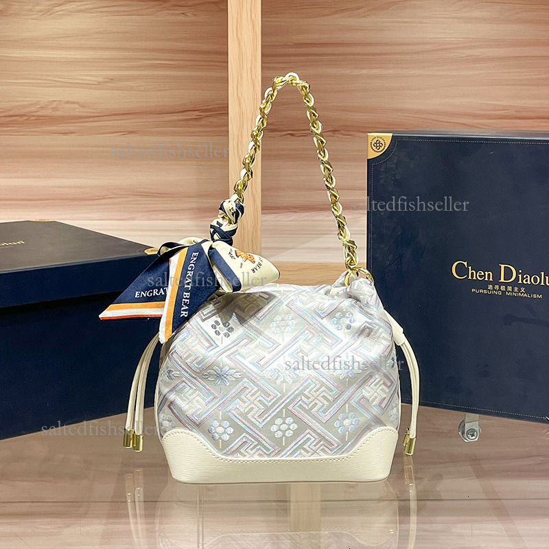 2026 New Luxury Ethnic Style Women's Zhuang Brocade Handbag Fashion Butterfly Texture Shoulder Crossbody Bag Versatile Premium Commuter Bucket Ba