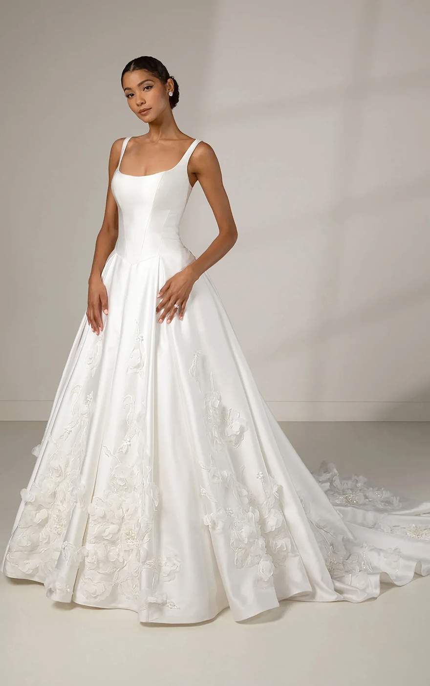 2026 Charming 3D Hand Flowers Elegant Ivory Satin A Line Wedding Dresses U Shape Neckline Spaghetti Straps Robe De Mariee Backless Simple Modern Brida