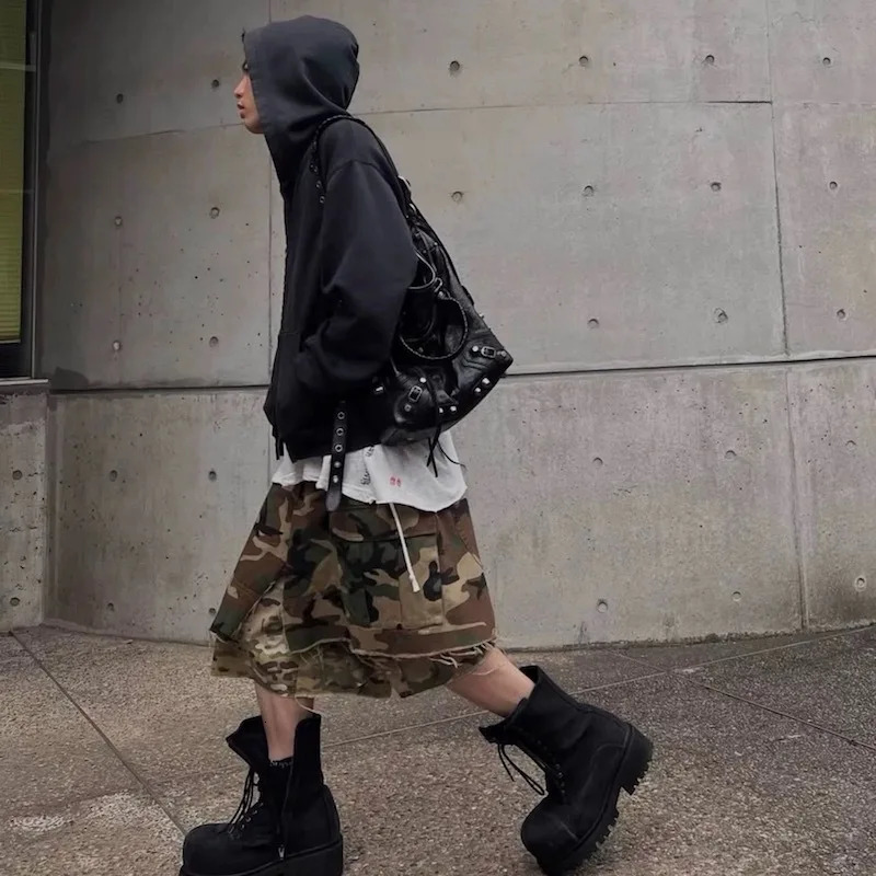 American Vintage Distressed Worn-out Two-piece Camouflage Wide-leg Denim Cropped Shorts Hip Hop Camo Cargo Jeans Shorts 260208