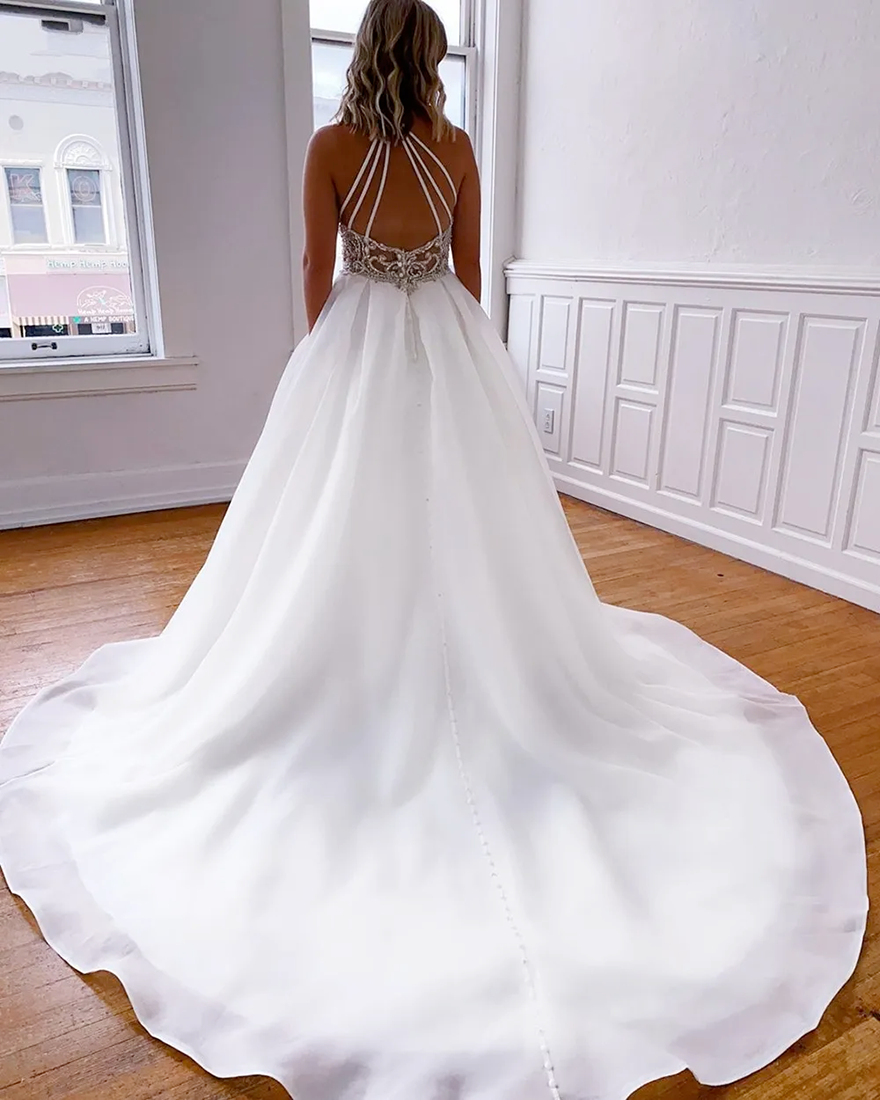 A Line Wedding Dresses 2026 Simple Heyhole High Neck Crystals Bridal Gowns White Organza Robe De Mariage BC702