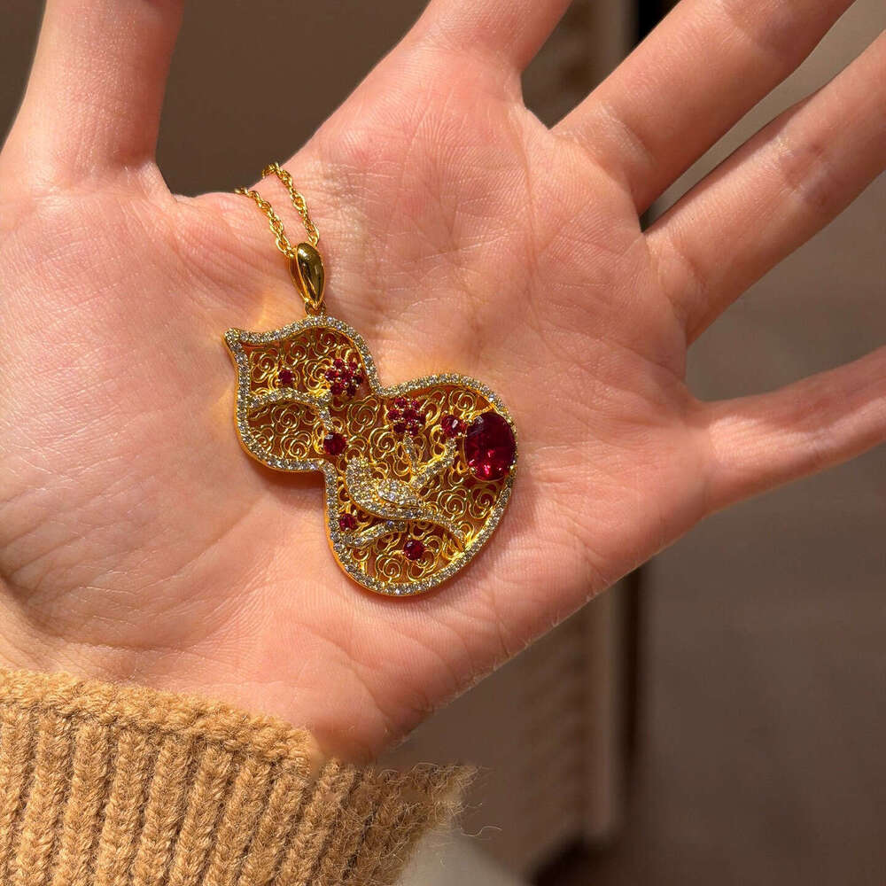 New Chinese-style Niche Hollow-out Colorful Diamond Flower Gourd Pendant Necklace Exquisite And Versatile