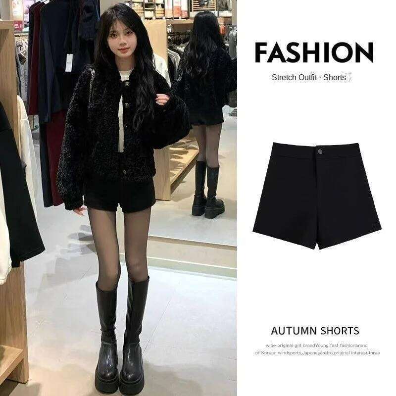 Wearing black shorts for women in spring and summer 2025 new high waisted slimming outfit paired with boots American style spicy H260209