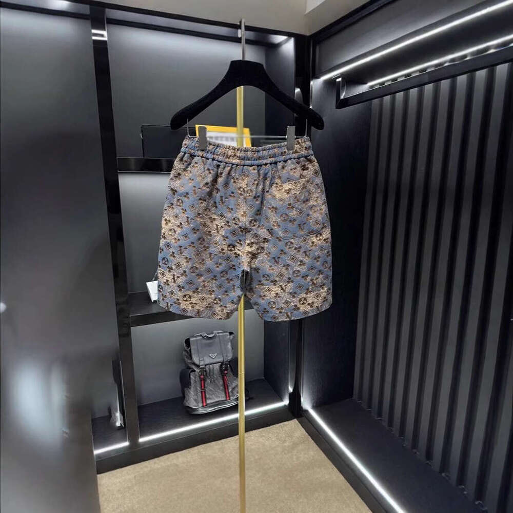 Men's Light Luxury Summer Printed Fashion Versatile Casual Stylish New Short Beach Pants