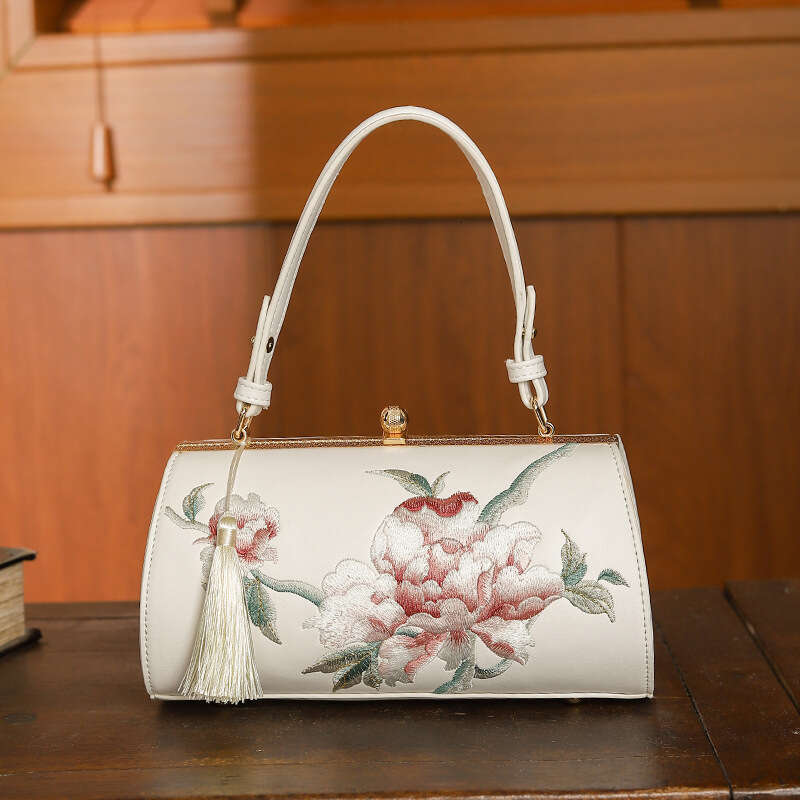 Xinshan Moon Chain Bag Ancient Cheongsam Banquet National Style Ultrafine Leather Embroidered Tassel Handbag