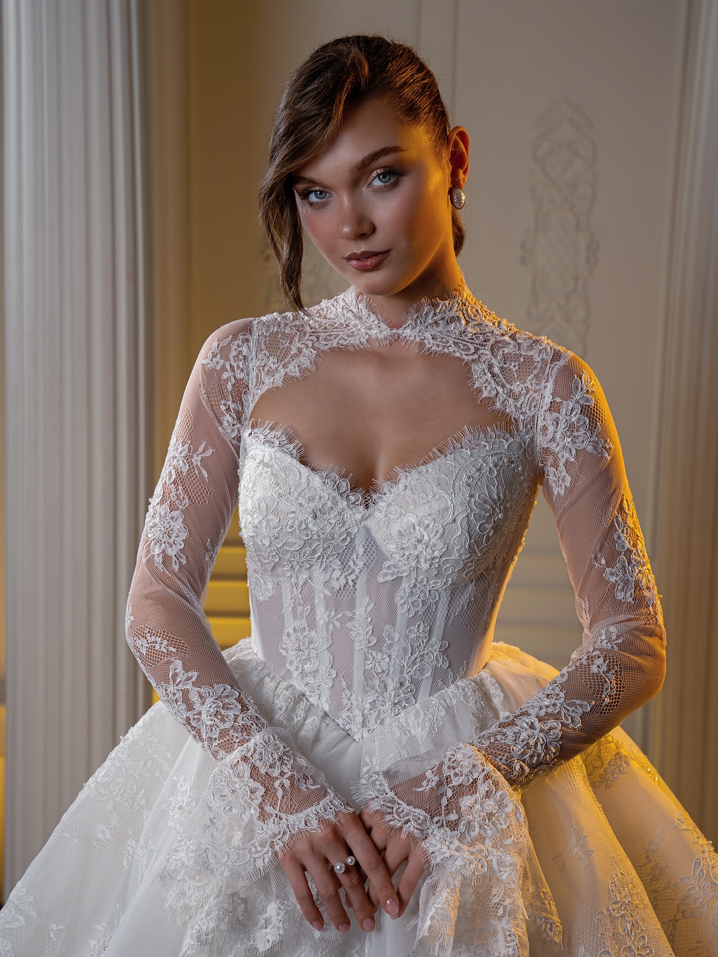 Vintage A Line Women Wedding Dress Jewel Neck Long Sleeves Bridal Gowns Lace Beaded Sweep Train Dress Custom Made