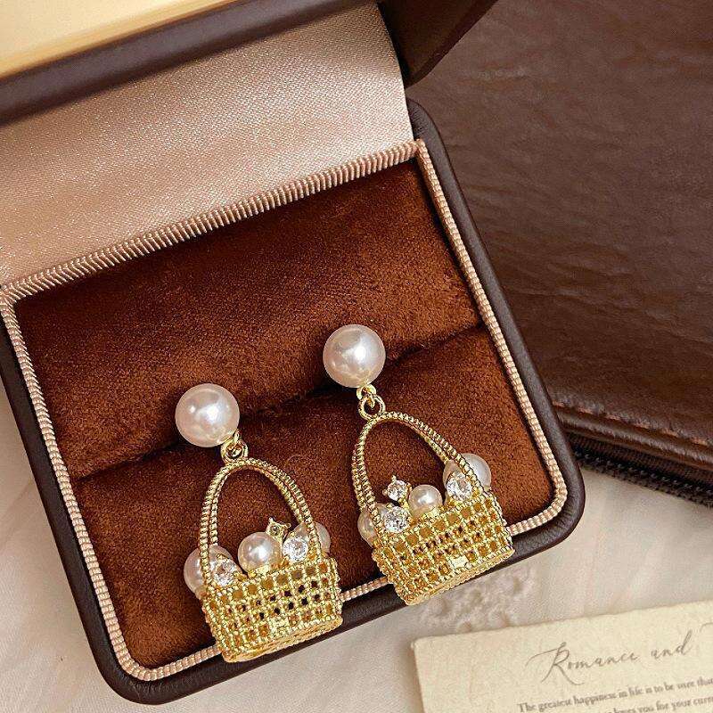 Magic Pearl Small Flower Basket Necklace 2026 New Fashion Light Luxury Micro-Inlaid Sparkling Diamond Collarbone Chain for Women