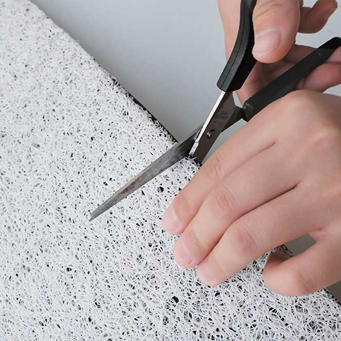 Cartoon Crayon Shin-chan Anti-Slip Mat for Entrance Red Festive Silk Loop Doormat Household Dirt-Resistant Entryway Floor Mat S260207