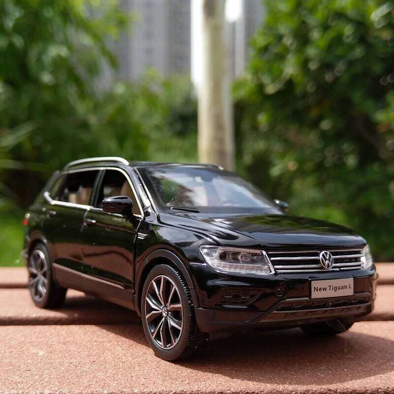 1:32 Tiguan SUV Alloy Cast Car Model Sound and Light Children's Toy Collectibles Birthday gift 26H0209