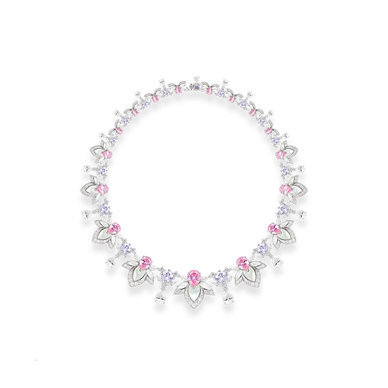 Necklace White Shell Petal Evening Dress Chain, Gold-Plated Necklace, High-End Custom-Made, Celebrity-Inspired Necklace, Light Luxury Necklace