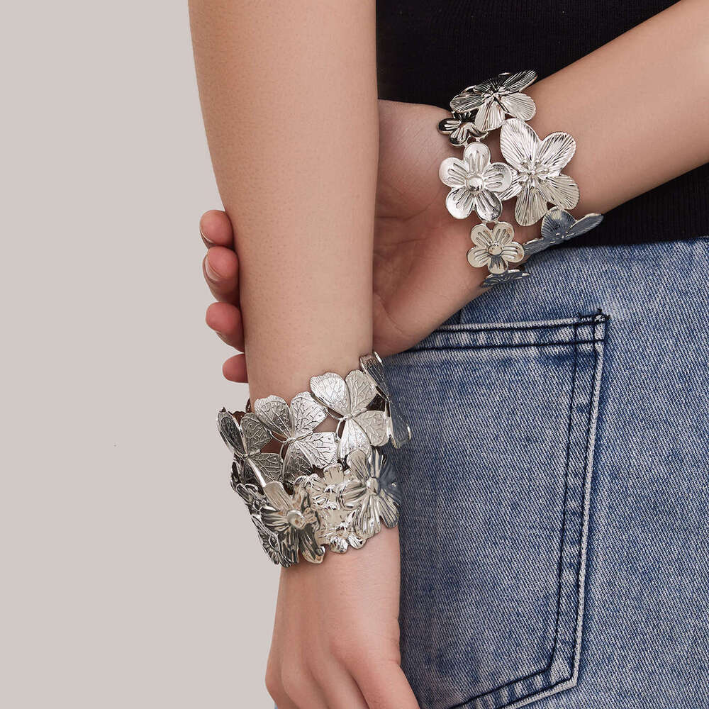 Heavy-duty exaggerated floral butterfly leaf design bracelet, stainless steel plated with 18K gold, open bangle, vintage women's jewelry