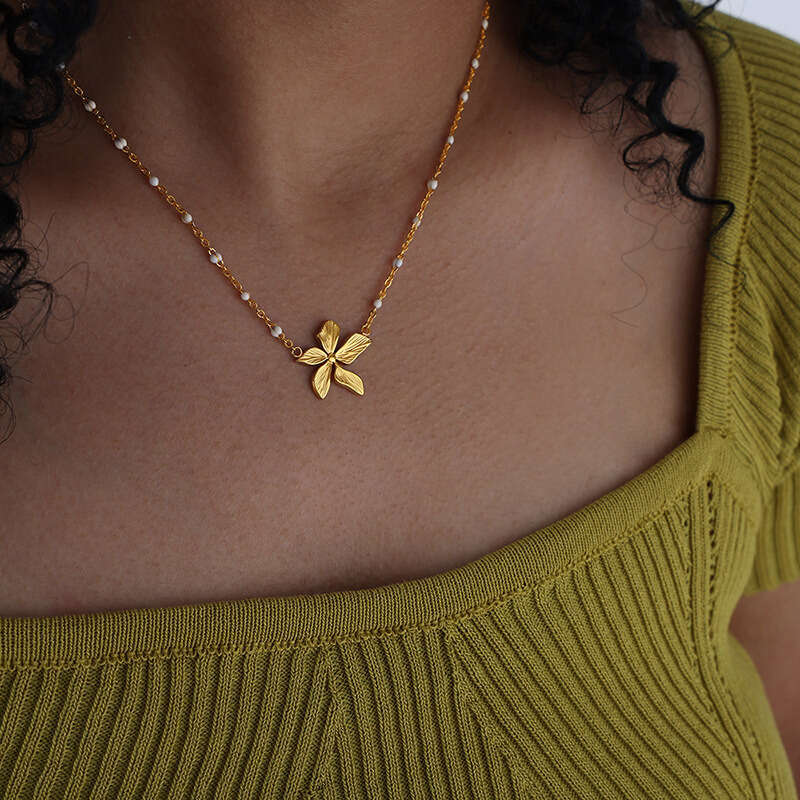 18k Gold Plated Titanium Steel PVD Vacuum Gold Plated Flower Shape Pendant Personality Oil Dripping French Style Elegant Collarbone Necklace for Women